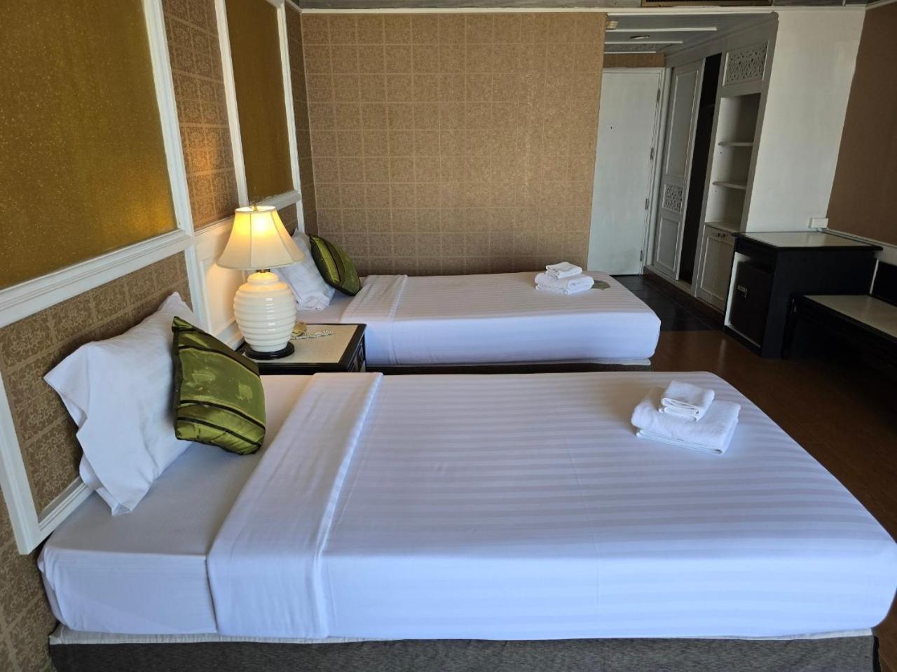 First Pacific Cirrus Hotell Pattaya Eksteriør bilde