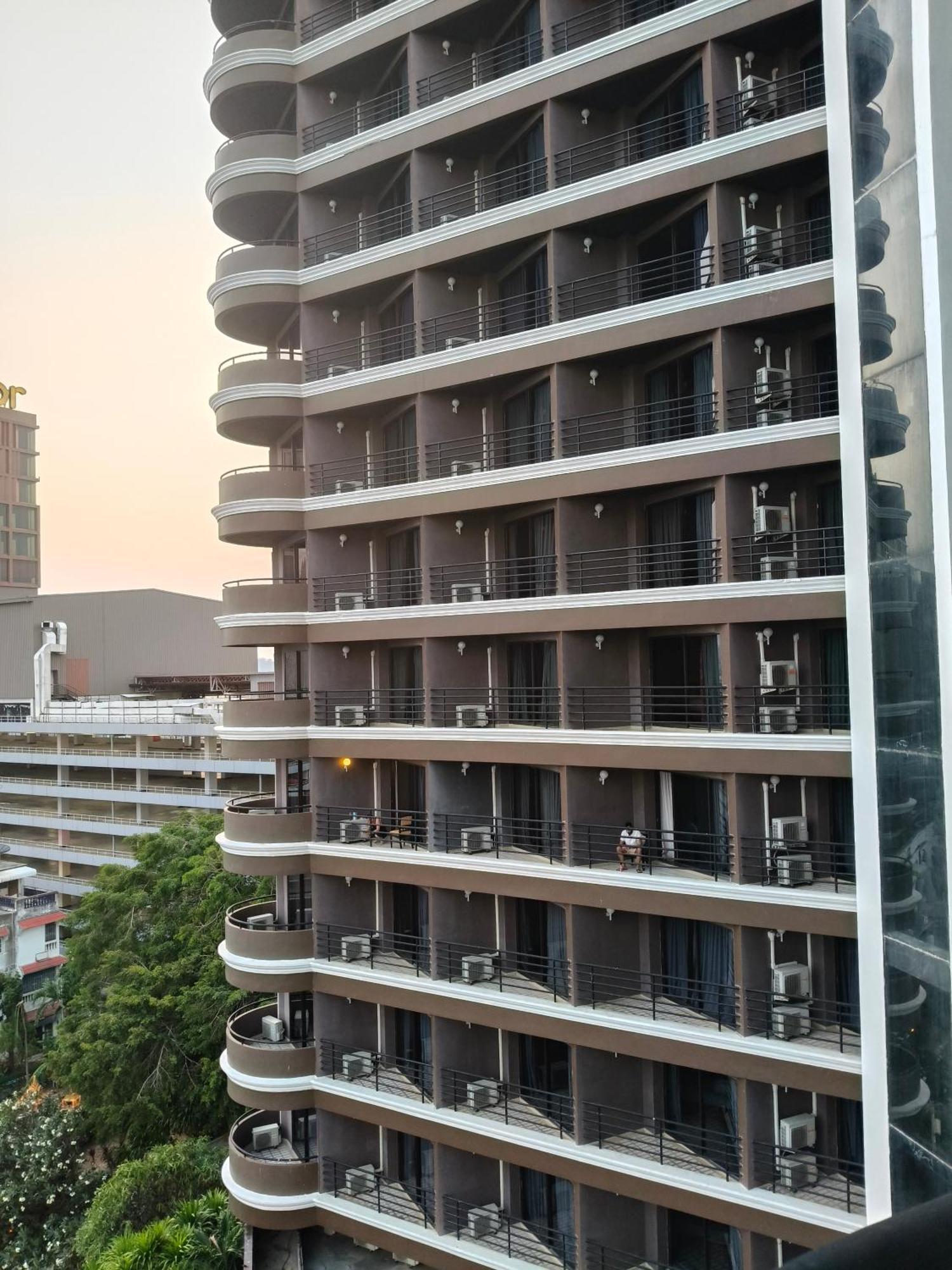 First Pacific Cirrus Hotell Pattaya Eksteriør bilde