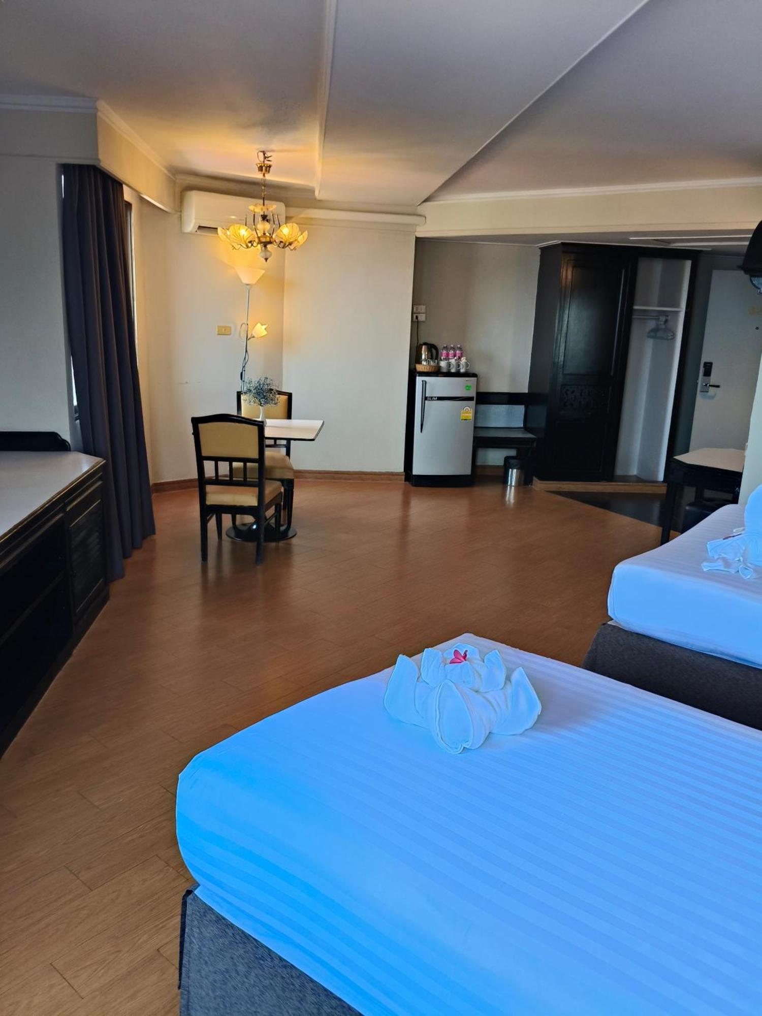 First Pacific Cirrus Hotell Pattaya Rom bilde