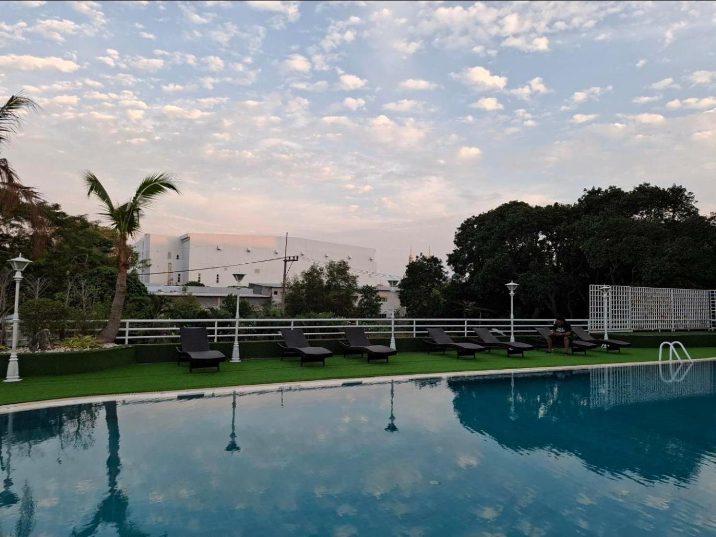 First Pacific Cirrus Hotell Pattaya Eksteriør bilde