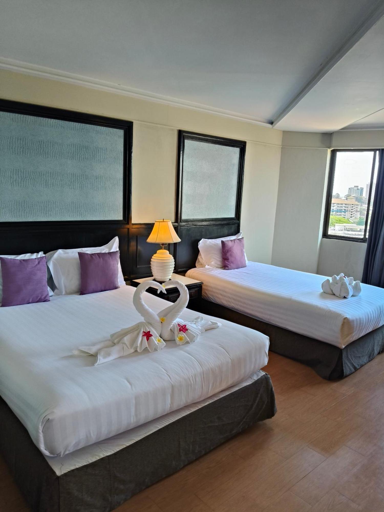 First Pacific Cirrus Hotell Pattaya Eksteriør bilde
