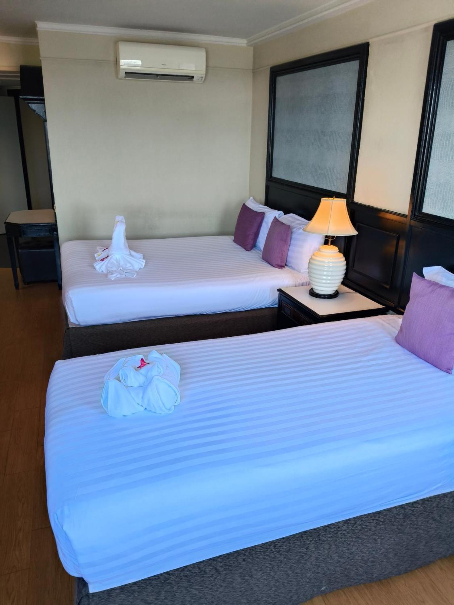 First Pacific Cirrus Hotell Pattaya Rom bilde
