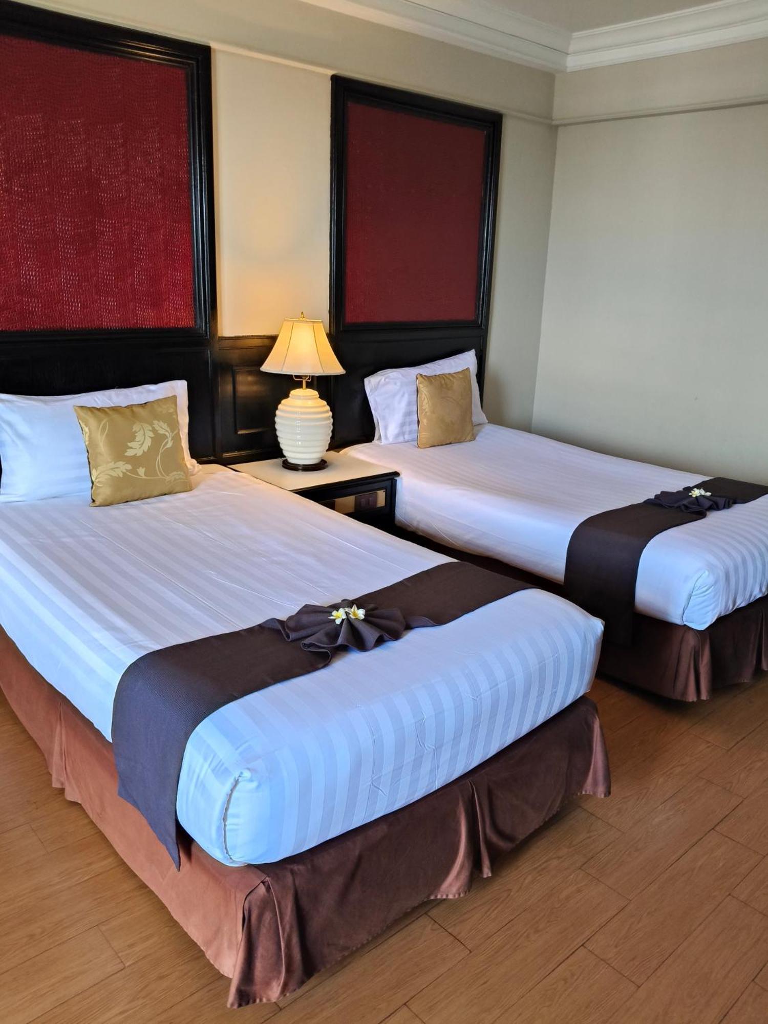 First Pacific Cirrus Hotell Pattaya Eksteriør bilde