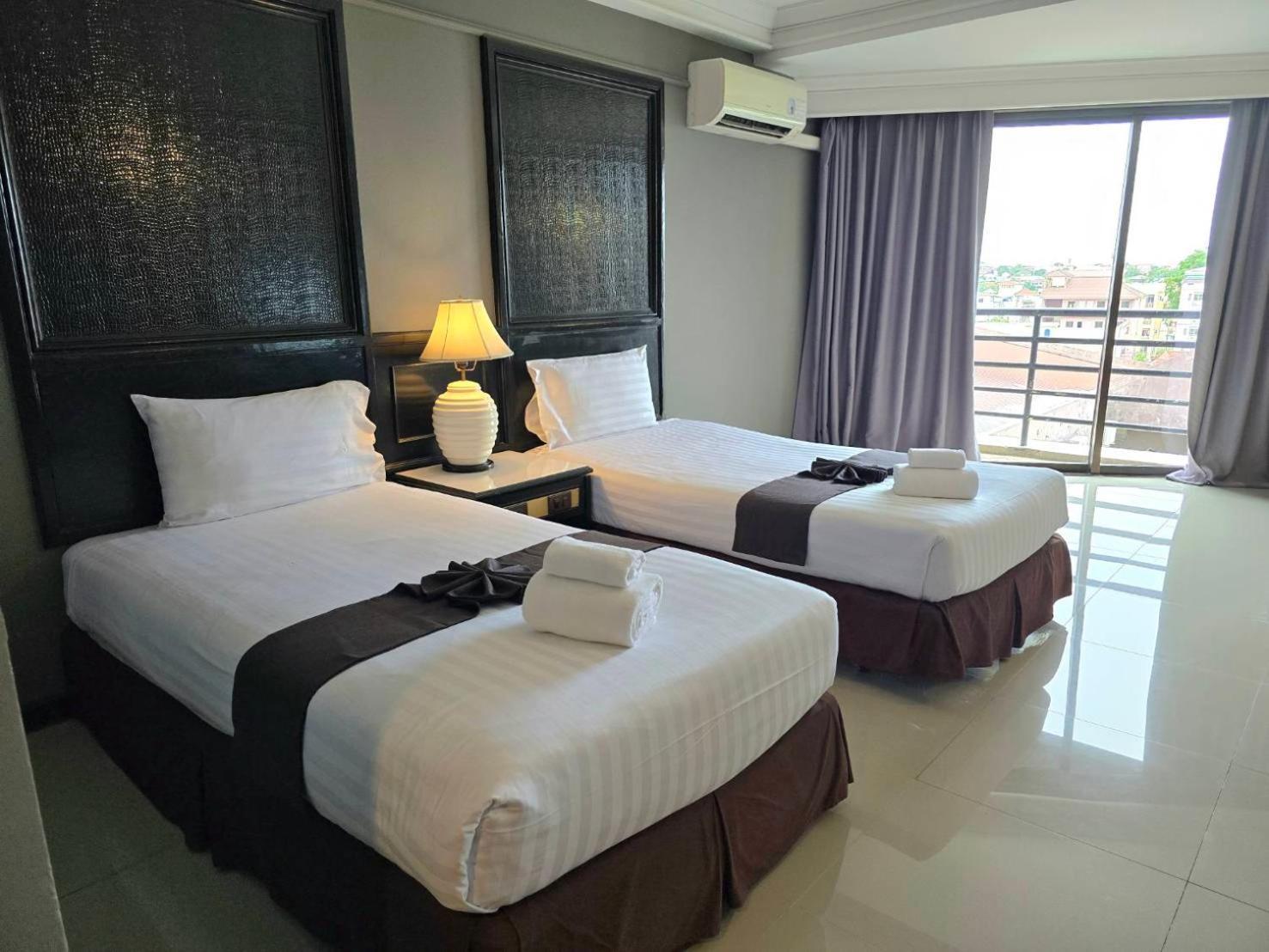 First Pacific Cirrus Hotell Pattaya Eksteriør bilde
