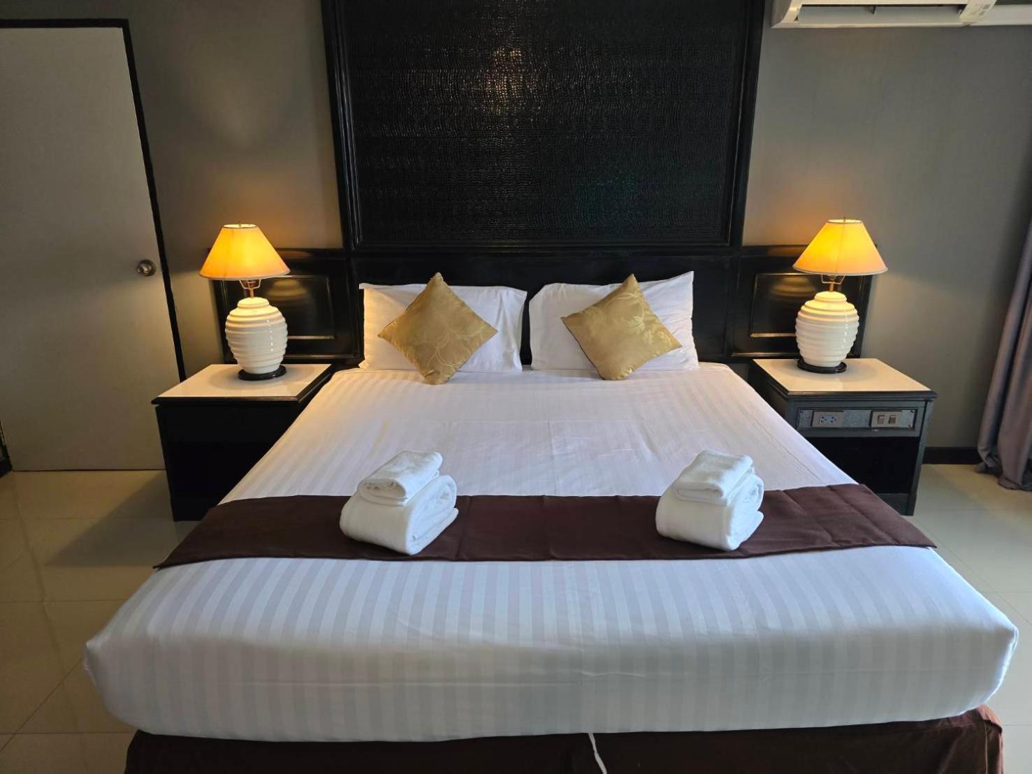 First Pacific Cirrus Hotell Pattaya Eksteriør bilde