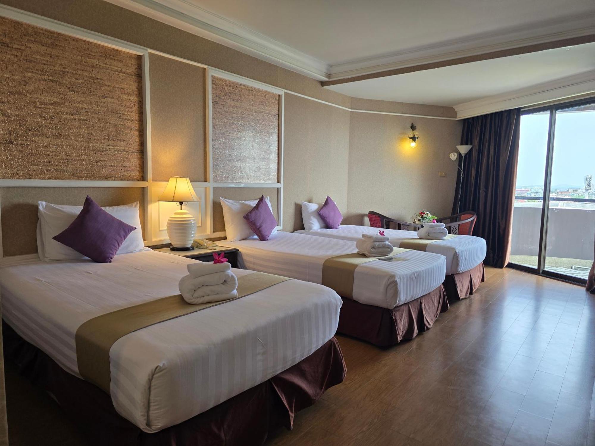 First Pacific Cirrus Hotell Pattaya Eksteriør bilde