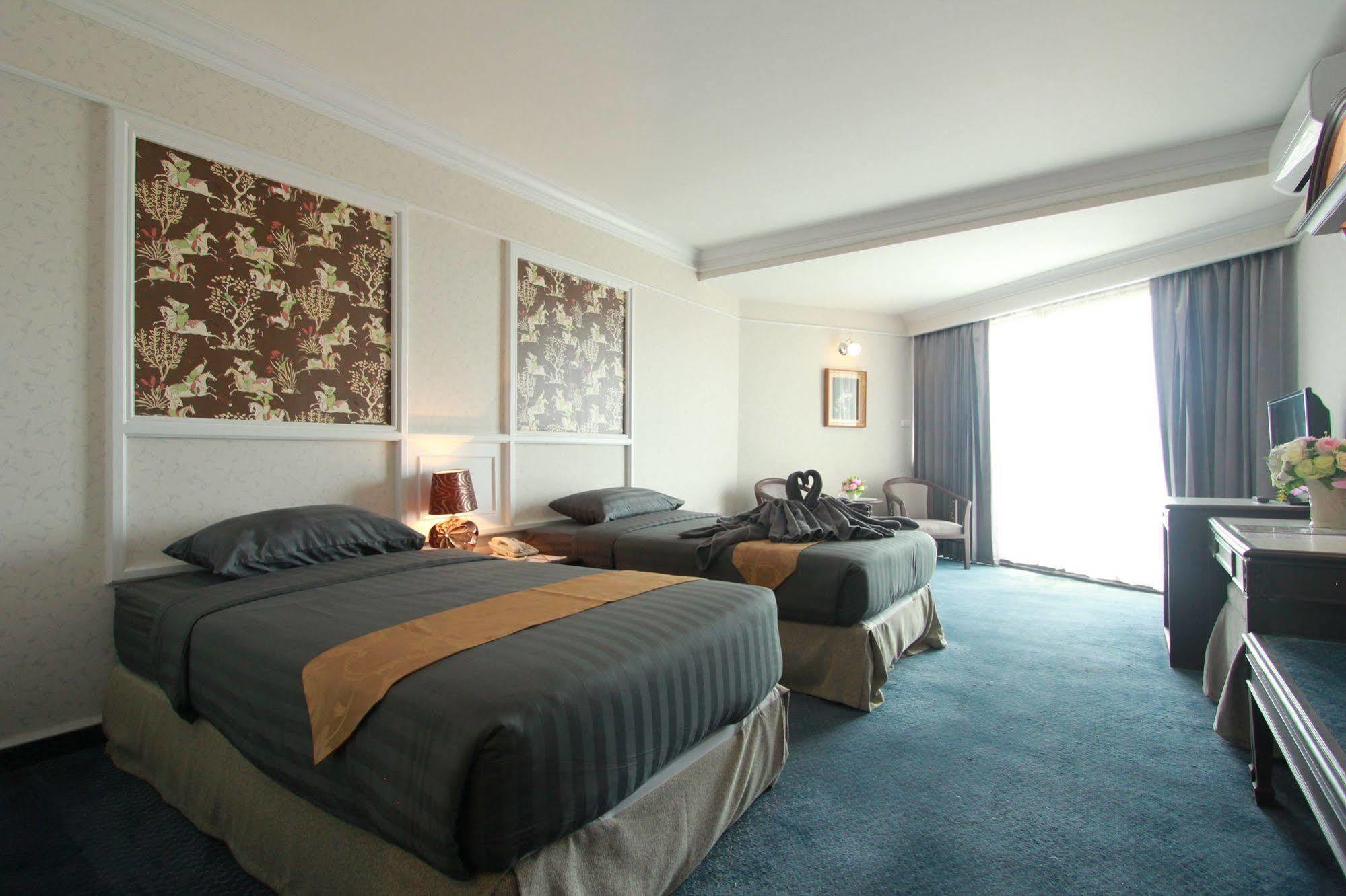 First Pacific Cirrus Hotell Pattaya Eksteriør bilde