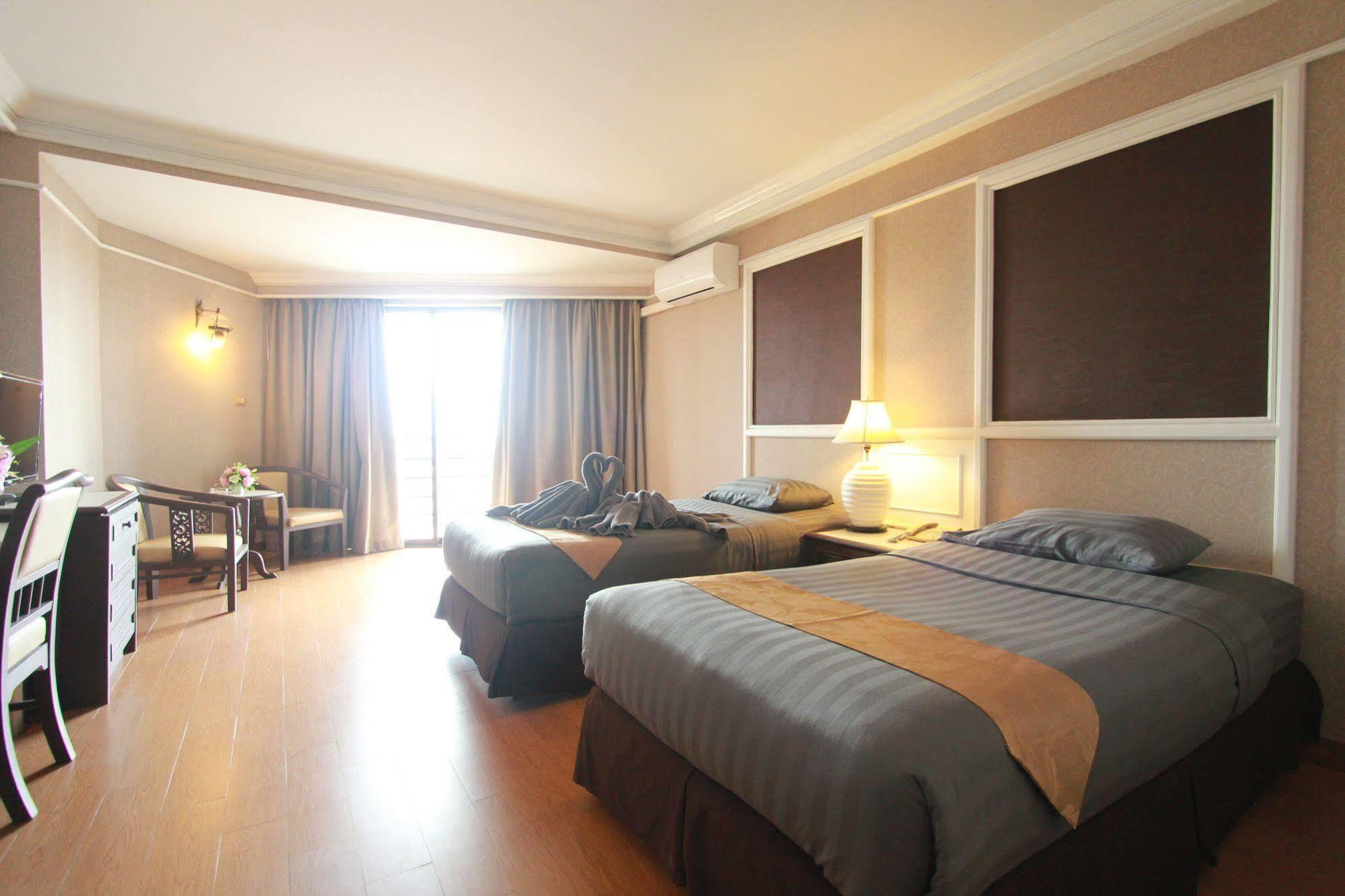 First Pacific Cirrus Hotell Pattaya Eksteriør bilde